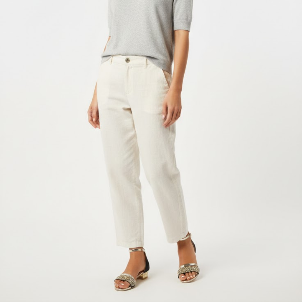 Low-heeled sandals for women with ankle strap and sparkling details