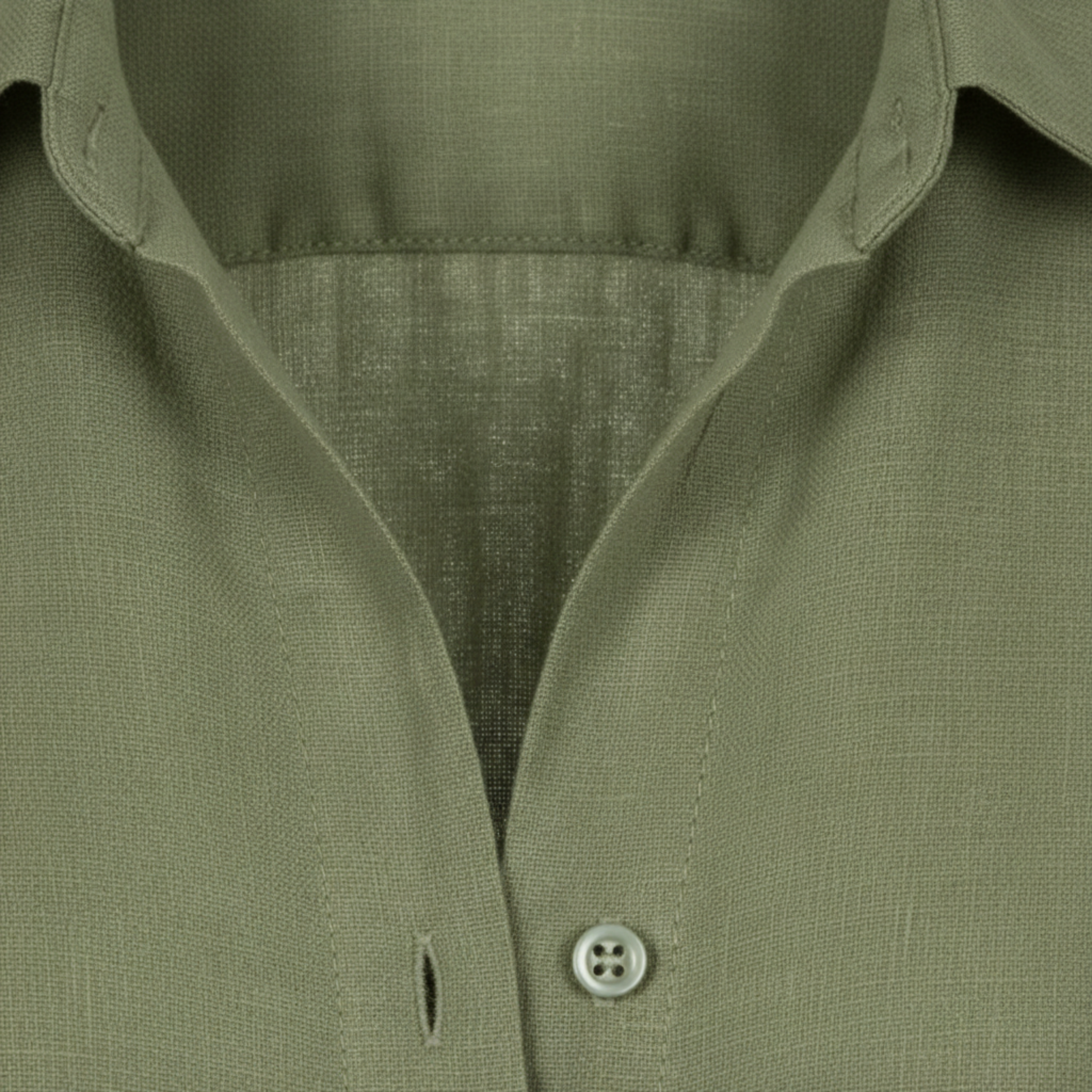 Loose casual button-up shirt for women with three-quarter sleeves and split neckline
